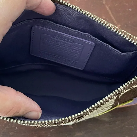 Vintage Mini Rare Coach with Fish - Picture 6 of 6